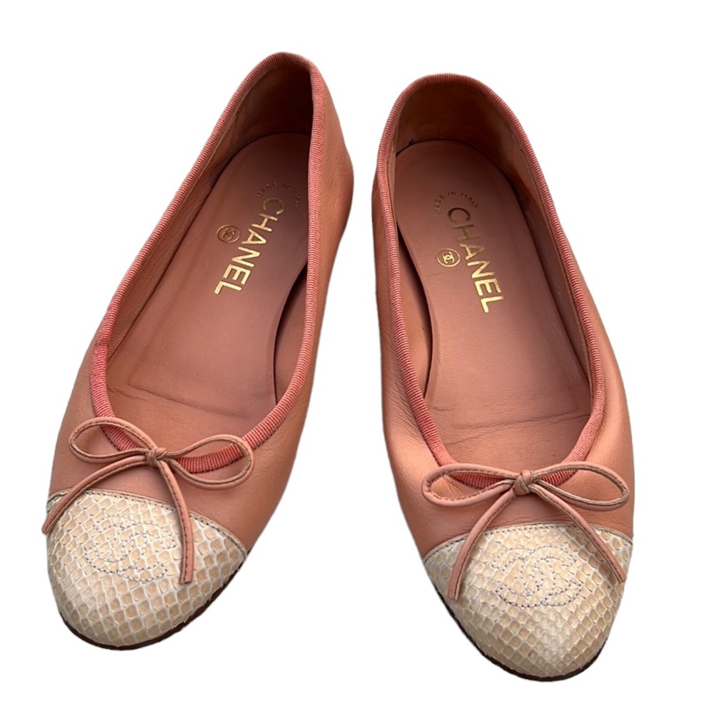 Chanel pink leather interlocking CC bow tie lambskin ballet flats cap round toes